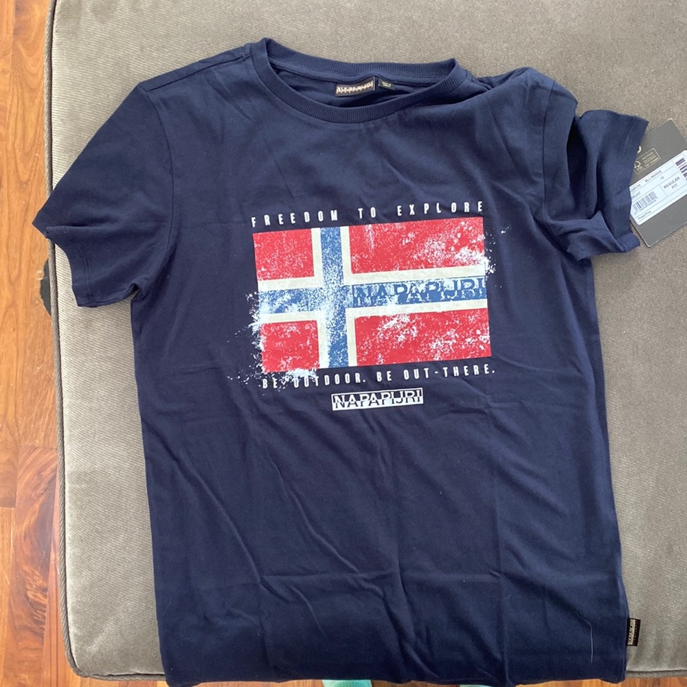 Boys size 16 Napapijri t-shirt. navy. NWT